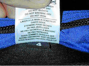 This is a clothing label from a small American company that sells their product in France.